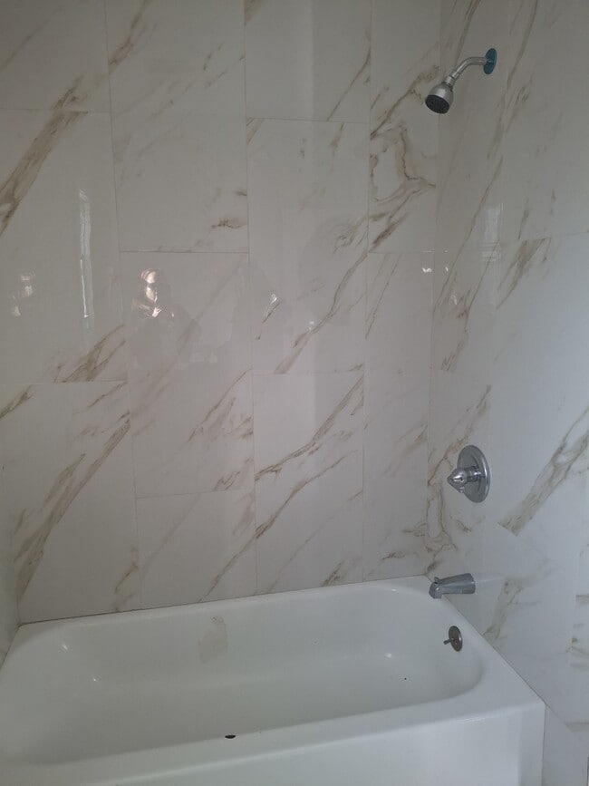 Building Photo - 400 Orange St