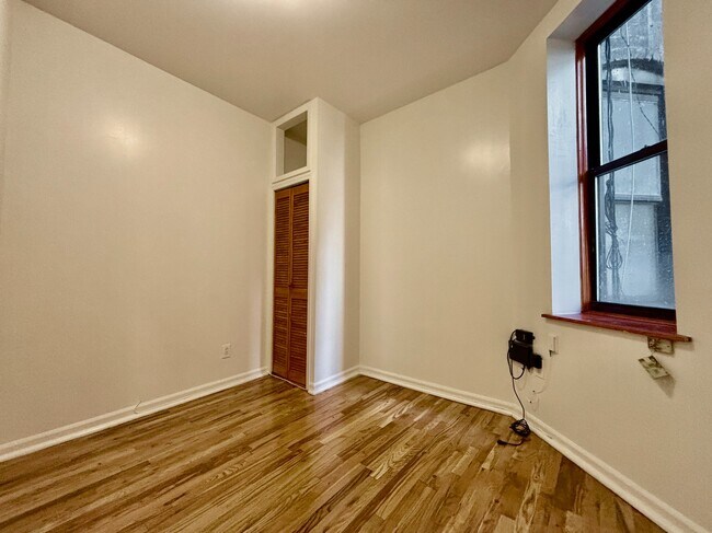 Building Photo - 3135 Broadway