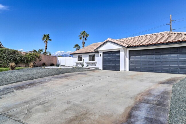 Building Photo - 44065 Dalea Ct