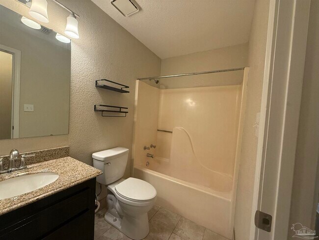 Foto del edificio - 321 Forest Hills Dr