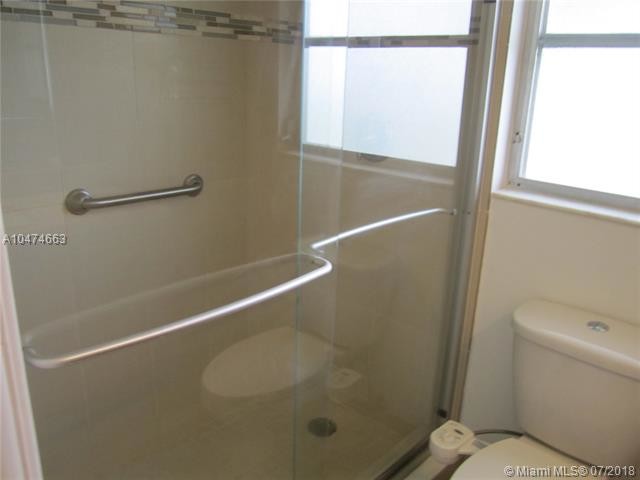 Building Photo - 2601 S Palm Aire Dr
