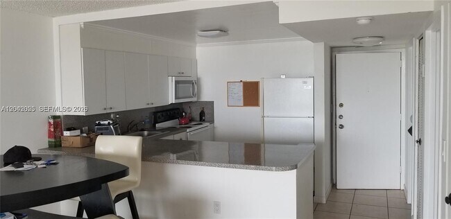 Building Photo - 13155 Ixora Ct