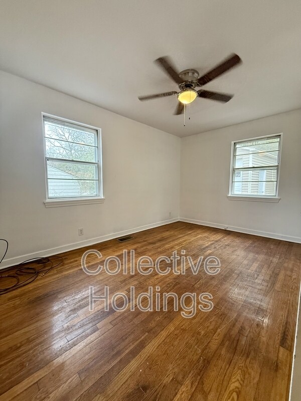 Foto del edificio - 7823 Rugby Ave