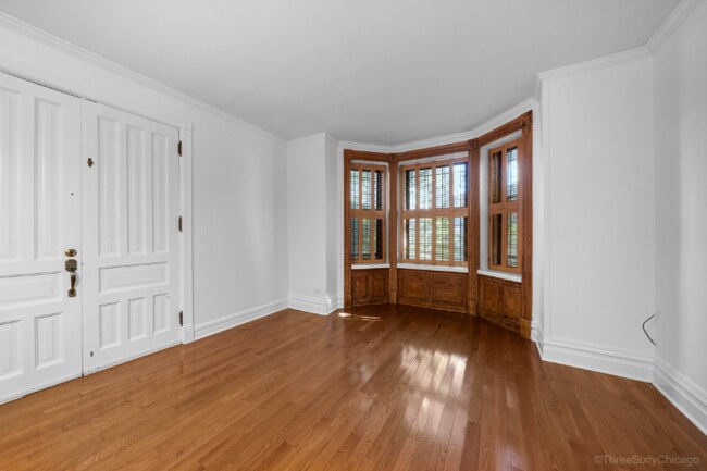 Building Photo - 1526 N LaSalle St
