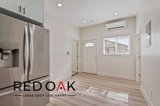 Building Photo - ~1 Month FREE~ Modern Two Bedroom with Stu...