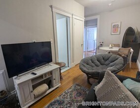 Building Photo - 2 Sutherland Rd