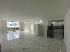 Building Photo - 6039 Collins Ave