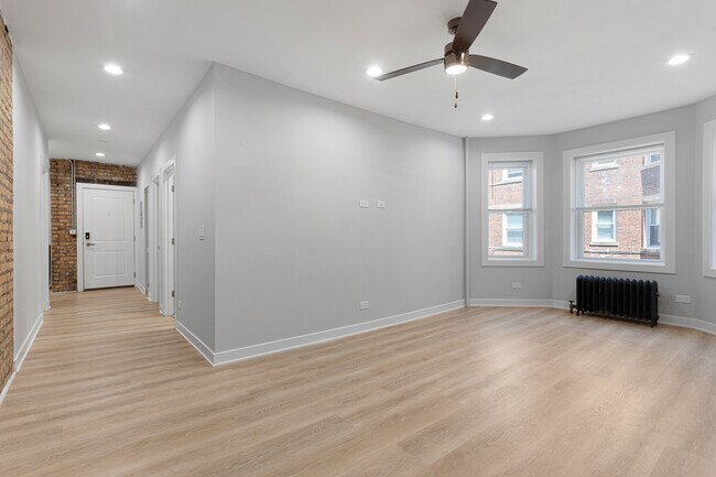 Building Photo - 7381 N Damen Ave