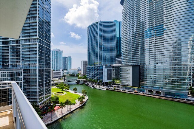 Foto del edificio - 901 Brickell Key Blvd