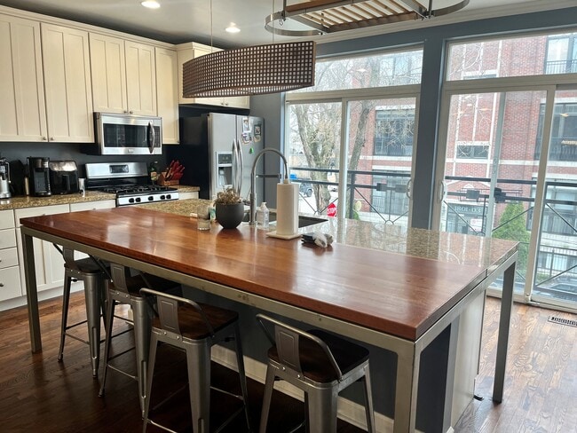 Foto del edificio - 530 N Wood St