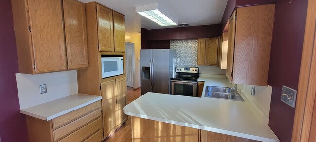 Building Photo - 624 Fairoaks Way