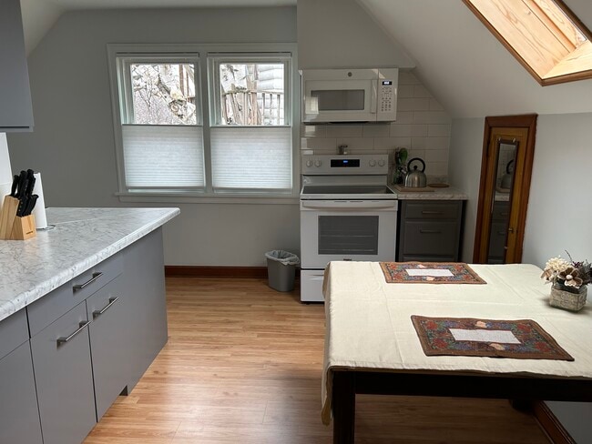 Spacious eat-in kitchen with all-new applicances - 749 Hawthorne Ave E