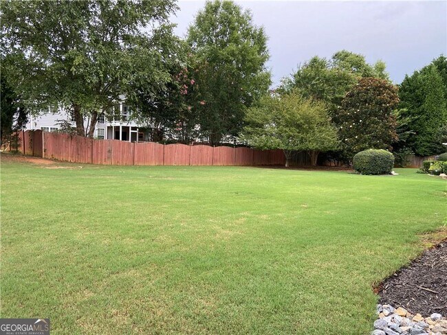 Foto del edificio - 5125 Huntington Crest Ln