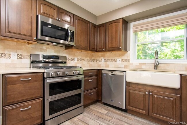 Building Photo - 154 Spring Valley St