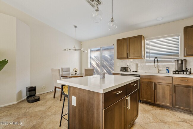 Foto del edificio - 10901 W Lewis Ave