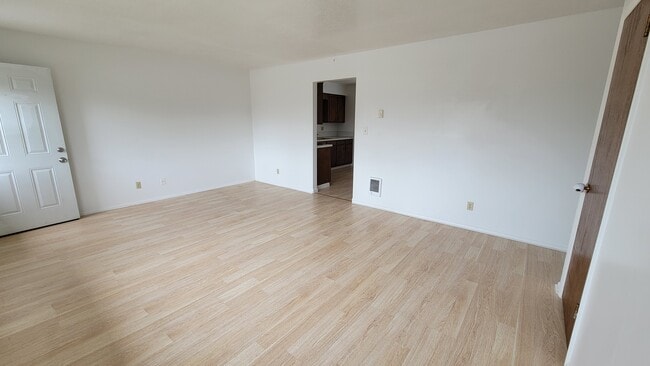 Building Photo - 1660 Grandview Dr