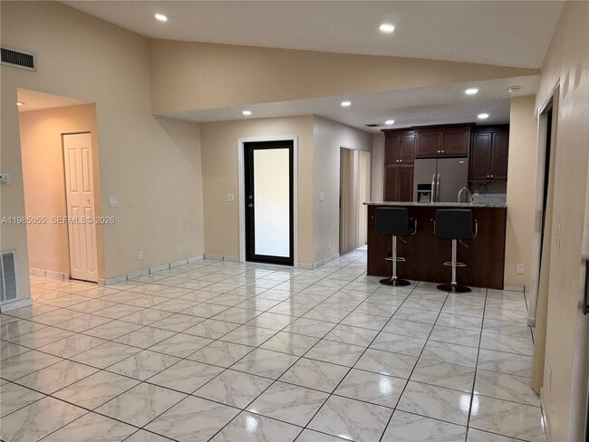 Foto del edificio - 17321 NW 63rd Ave