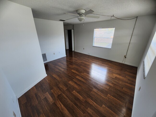 Building Photo - 4413 York Dr