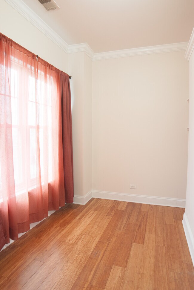 Foto del edificio - 4953 Oakton St