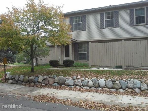 Primary Photo - 40 Pine Tree Ridge Dr