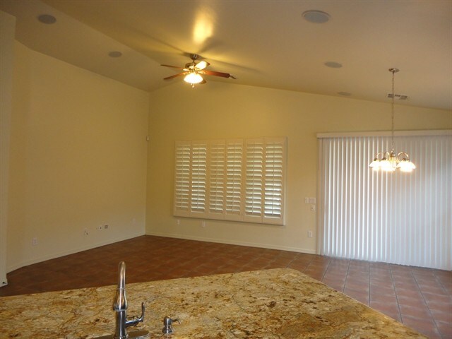 Foto del edificio - 3075 S Ashley Dr