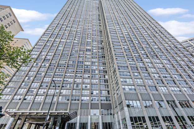 Foto principal - 655 W Irving Park Rd