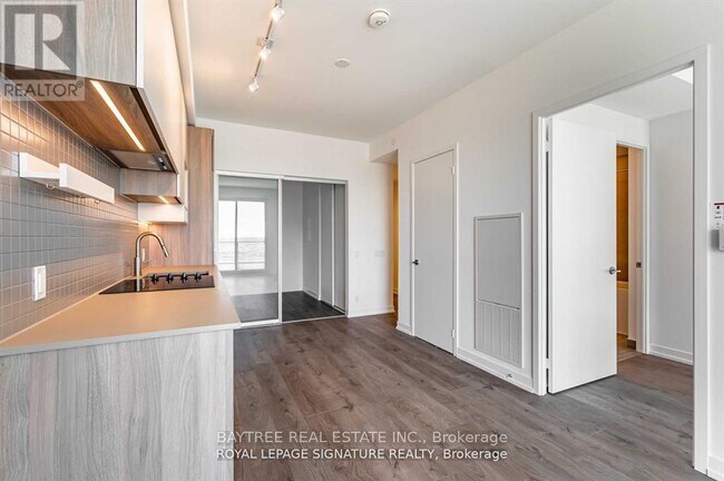 Photo du bâtiment - 950 Portage Pkwy