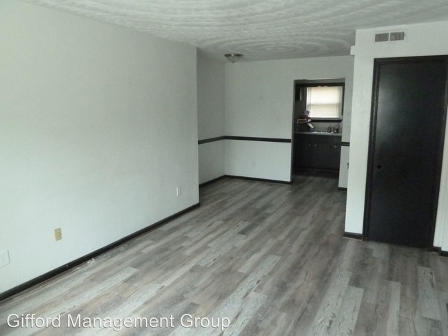 Building Photo - 2815 Llewellyn Ave