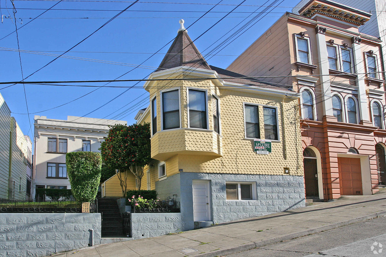 Primary Photo - 735-743 Green St