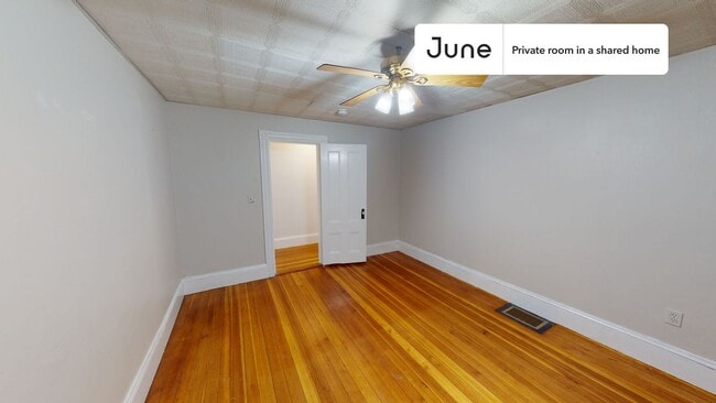 Building Photo - Room in Shared 4 bed/1 bath home