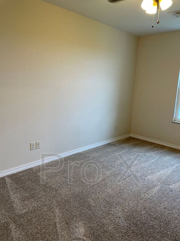 Primary Photo - 605 Easton Dr