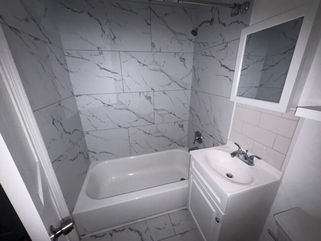 Building Photo - 702-704-704 Fifth Ave