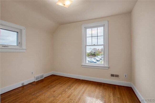 Foto del edificio - 21 Waverly Ave