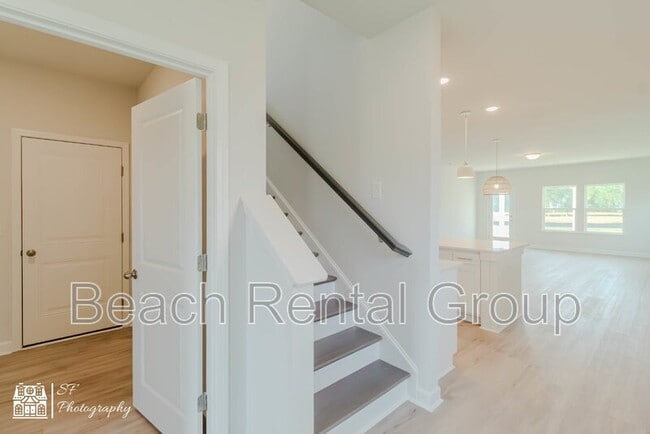 Building Photo - 1863 Villena Dr