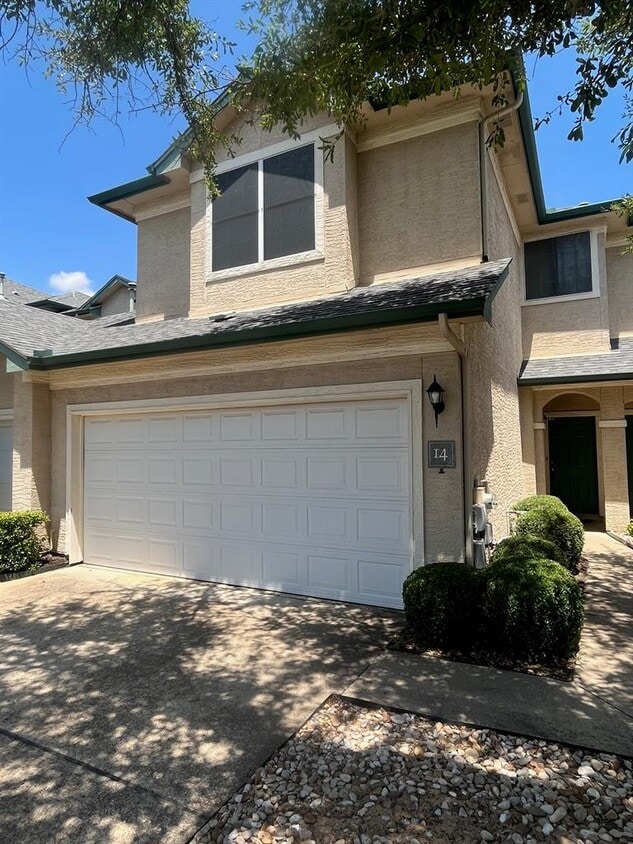 Primary Photo - 2100 Pipers Field Dr