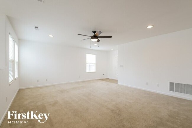 Foto del edificio - 243 Silver Spur Ct