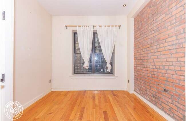 Foto del edificio - 407 Suydam St