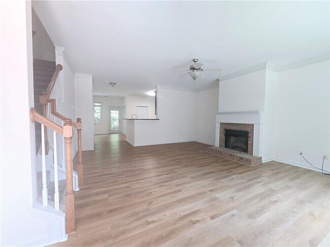 Foto del edificio - 1318 Guilderoy Ln