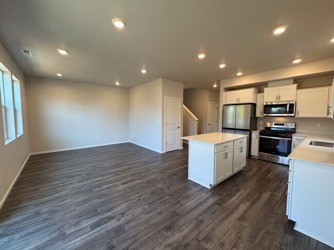 Foto del edificio - 4 Bedroom, 2 1/2 Bath Home in Marcola Meadows