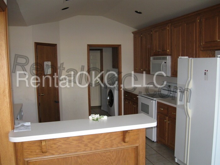 Building Photo - 13104 Briar Hollow Dr
