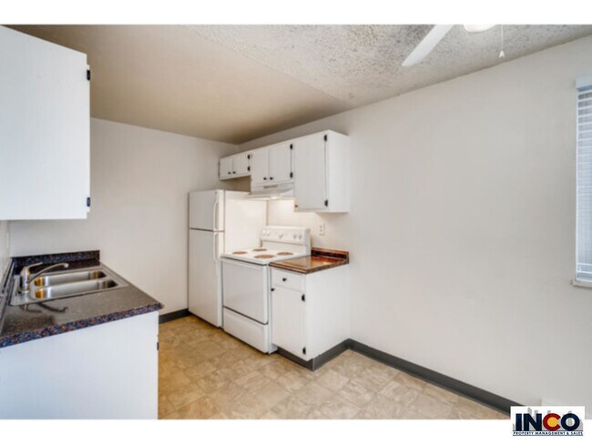 Building Photo - Bright 1 bed 1 bath apartment near Riverpo...