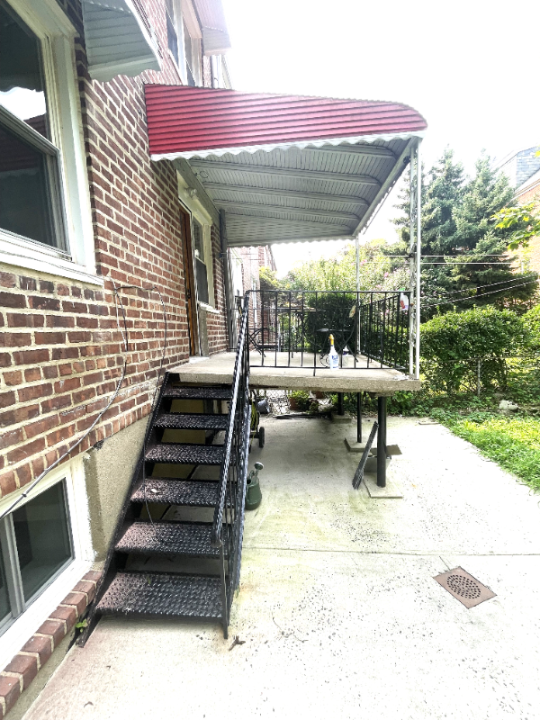 Building Photo - 5909 Liebig Ave