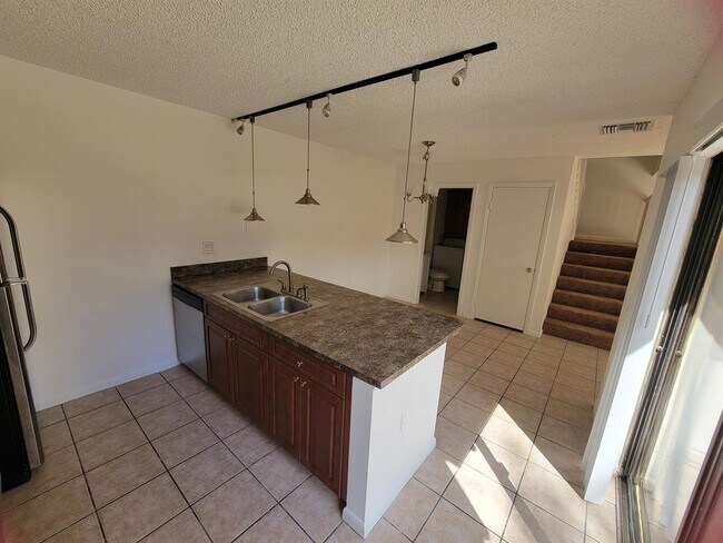 Foto del edificio - 588 Green Springs Pl