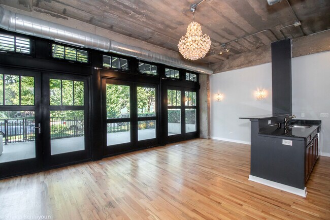 Building Photo - 1069 W 14th Pl