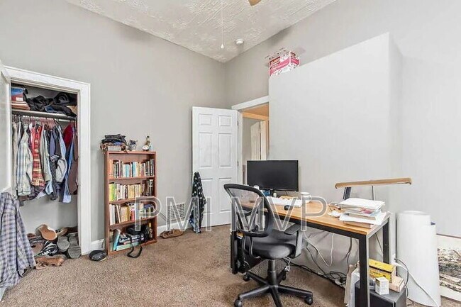 Building Photo - 2562 Deming Ave