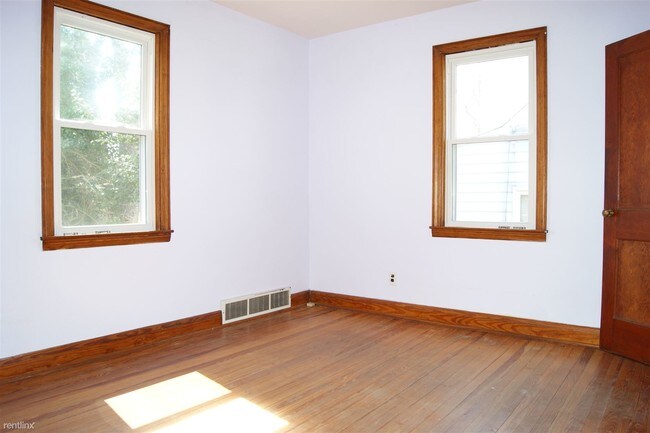 Foto del edificio - 3 br, 1 bath House - 201 Sycamore Rd