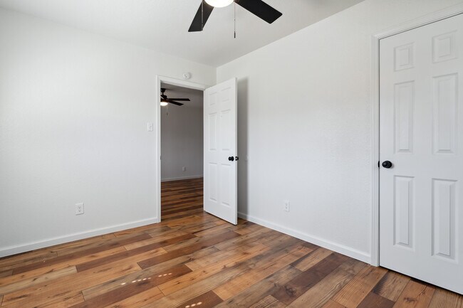 Foto del edificio - 2709 E 2nd St