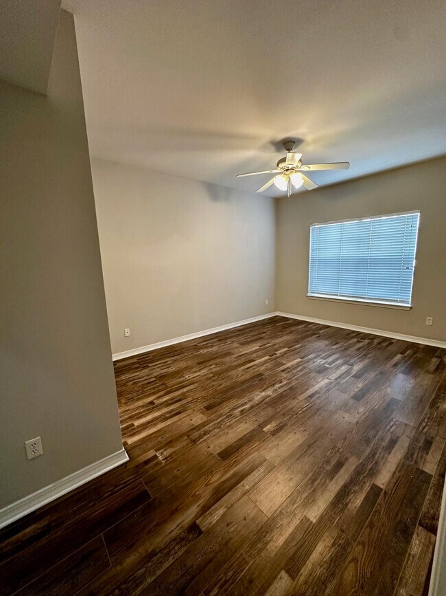 Foto del edificio - 2154 Whispering Pines Blvd
