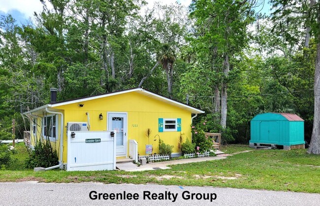 Building Photo - Gorgeous 2 Bed/1 Bath Waterfront Home in W...
