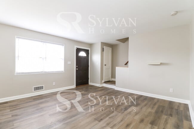 Building Photo - Remarkable Value. Unbeatable Location!